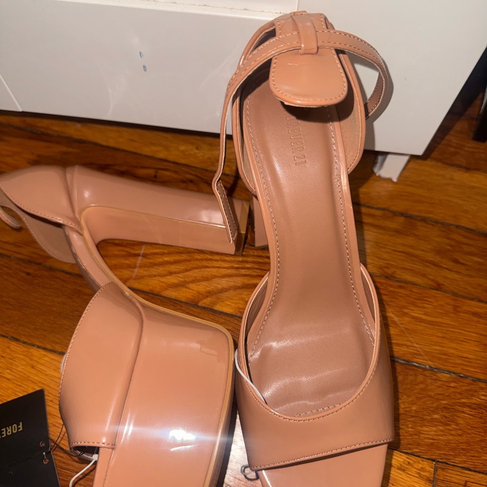 NWT Women's Heels